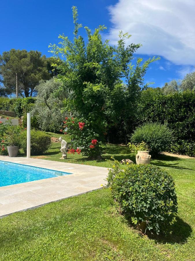 Le Clos Serein Le Beausset Esterno foto