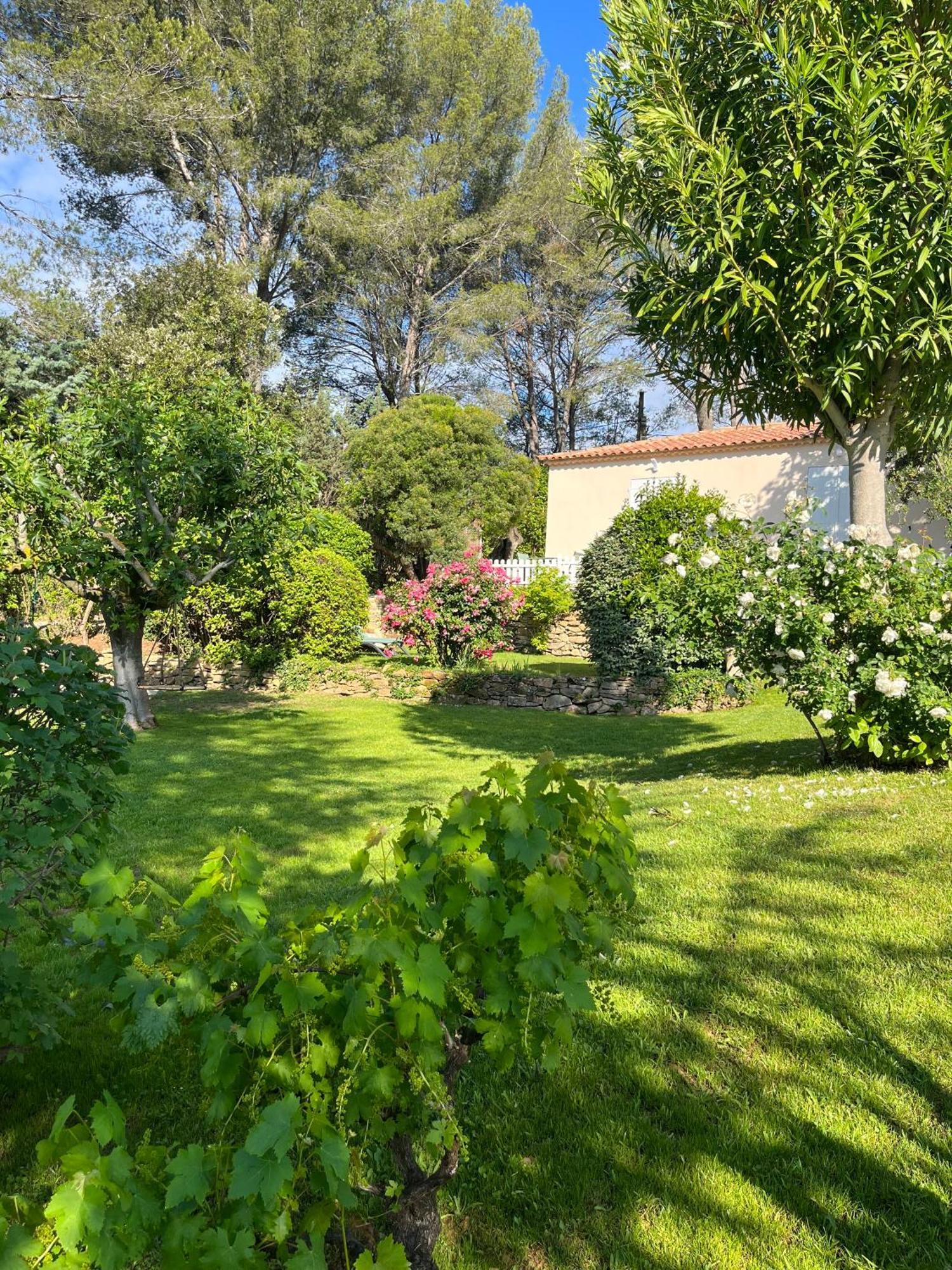 Le Clos Serein Le Beausset Esterno foto